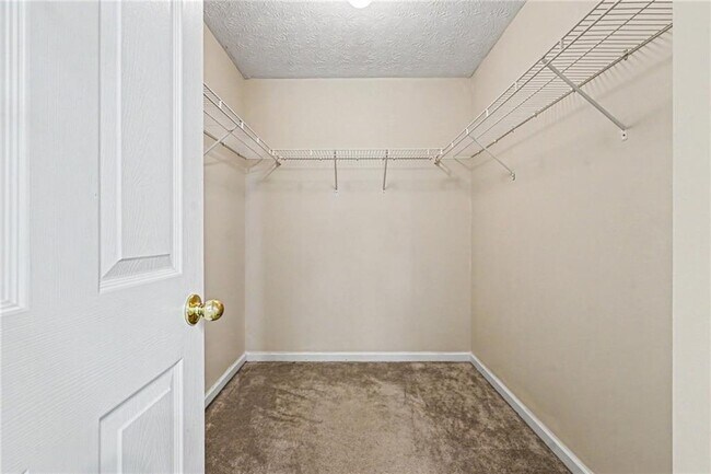 Building Photo - 375 Clairidge Ln SW