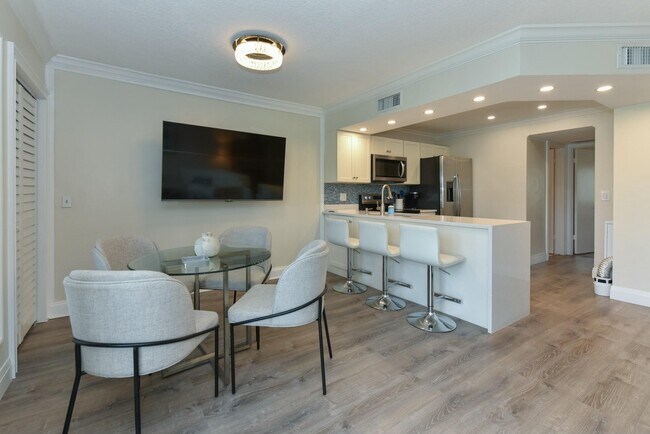 Building Photo - 1605 S US Hwy 1