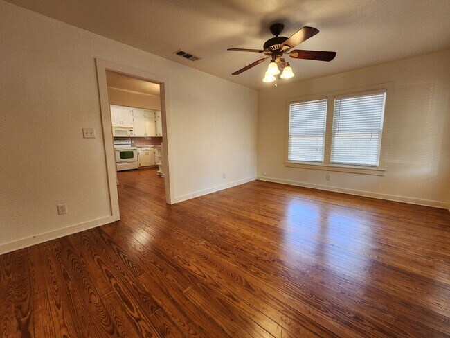 Building Photo - Craftsman Style House Walking Distance to ...