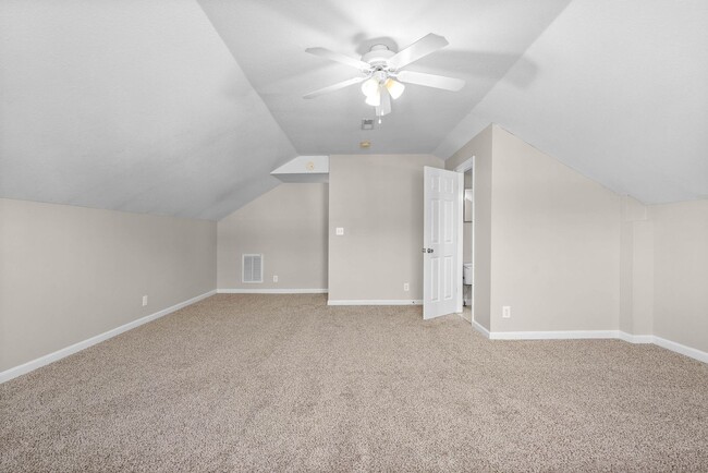 Building Photo - Pet Friendly Three Bedroom with Bonus!