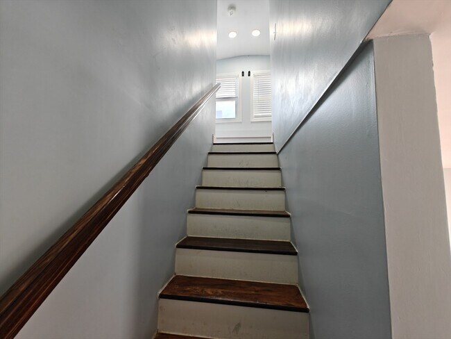 Building Photo - 102 Mt Pleasant Ave