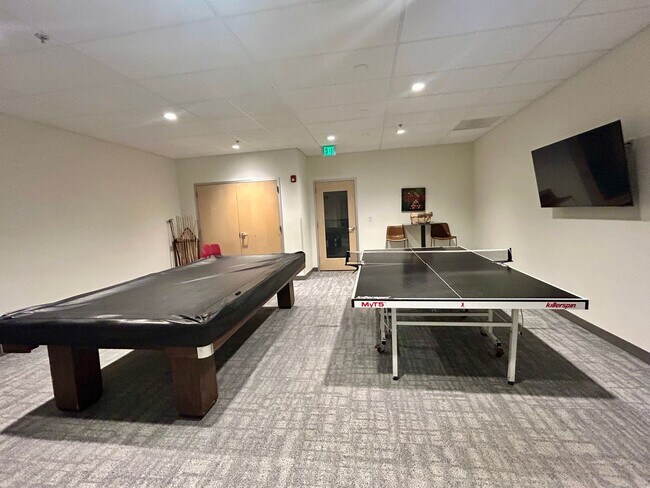 Building Photo - Horizon West Condo for Rent with South-side Views of the Flatiron Mtns