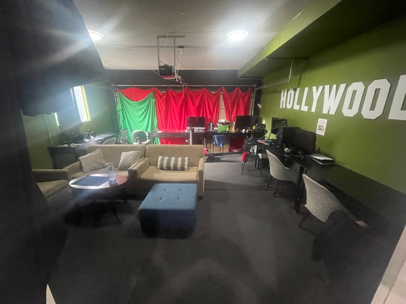 Building Photo - 866 N Edgemont St