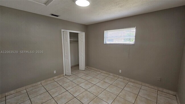 Building Photo - 5030 SW 26th Ave