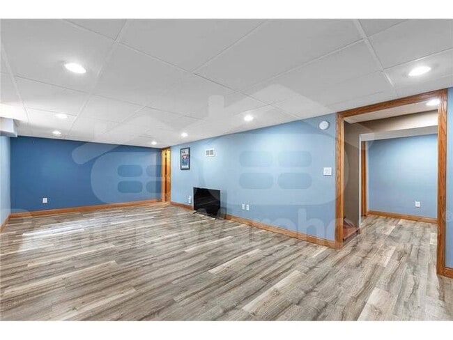 Building Photo - Available 11/1 - very well maintained 4 be...