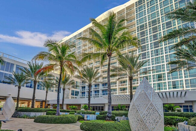 Building Photo - 6801 Collins Ave