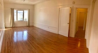 Building Photo - 560 53rd St