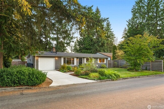 Building Photo - Classic Mid-Century Rambler with Modern Co...