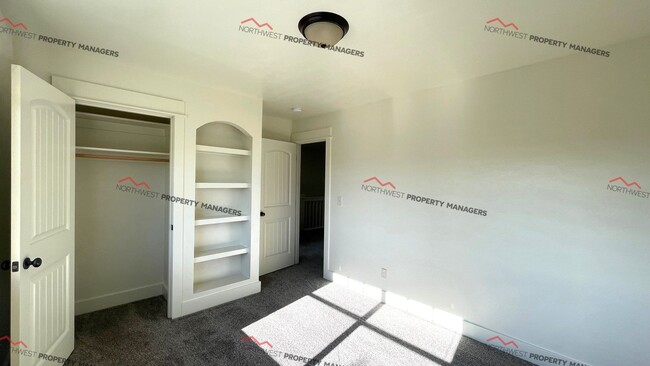 Building Photo - r223a