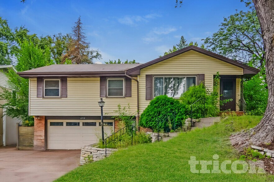 Primary Photo - 6928 45th Pl N