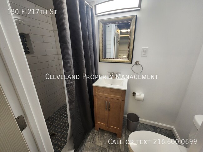 Building Photo - 130 E 217th St