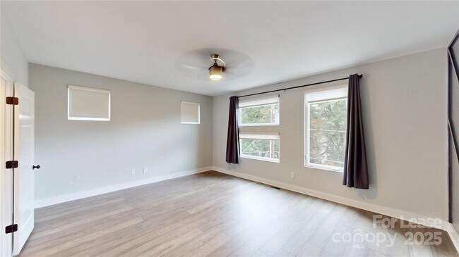 Building Photo - 208 Walnut Ave
