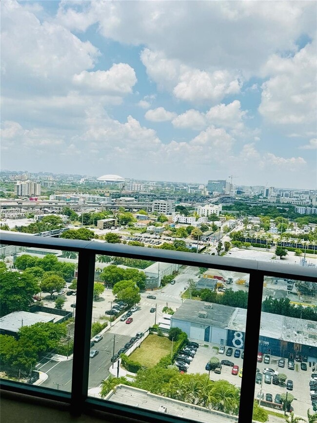 Building Photo - 1600 NE 1st Ct