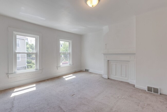 Building Photo - Available JULY 2026 - Renovated 3 Bedroom Home w/ Parking in Mt. Washington!