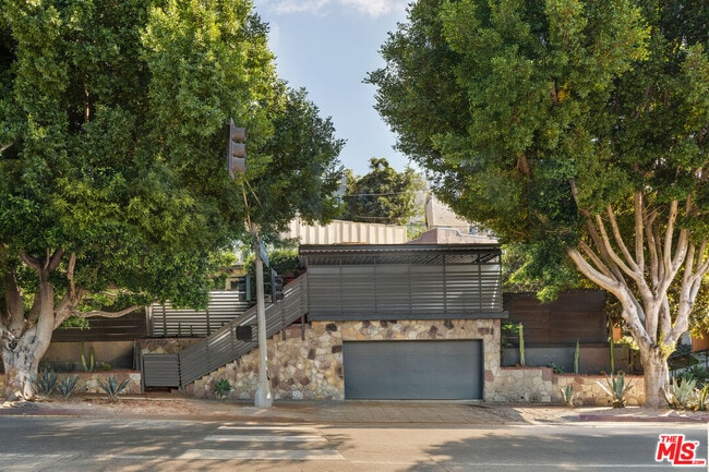 Primary Photo - 846 Silver Lake Blvd