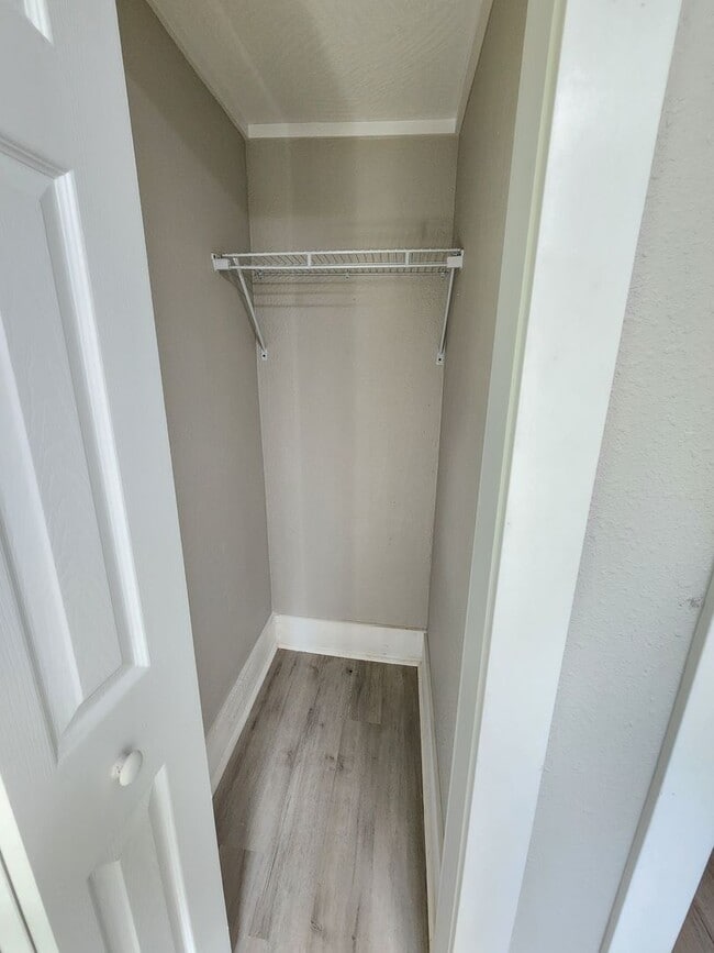 Building Photo - Spacious 3-Bedroom, 1-Bathroom Home AVAILA...
