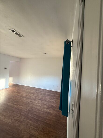 Building Photo - 9510 18th Bay St