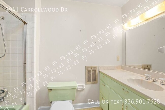 Building Photo - Spacious 3 Bedroom - Call Leasing Agent Li...