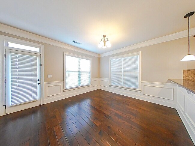 Building Photo - 2476 Sunflower Dr