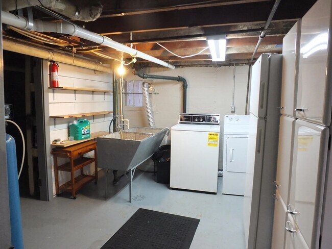 Building Photo - 15 S Hancock St