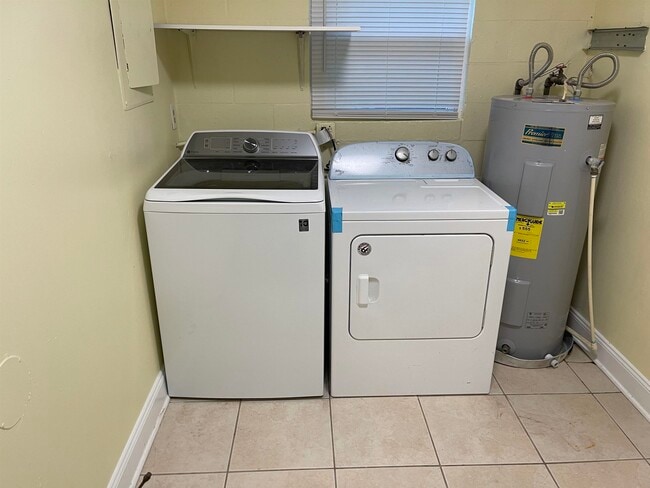 Building Photo - 2601 Rippee Rd