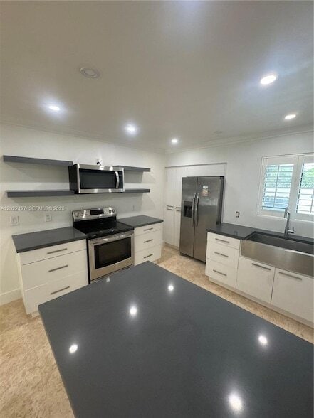 Building Photo - 13932 Kendale Lakes Dr