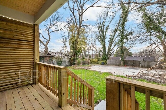 Building Photo - 2109 14th Ave N