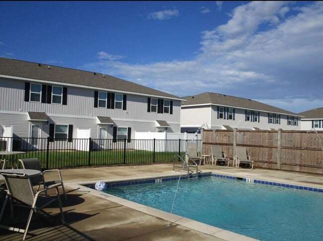 Building Photo - 5852 Callaway Cir