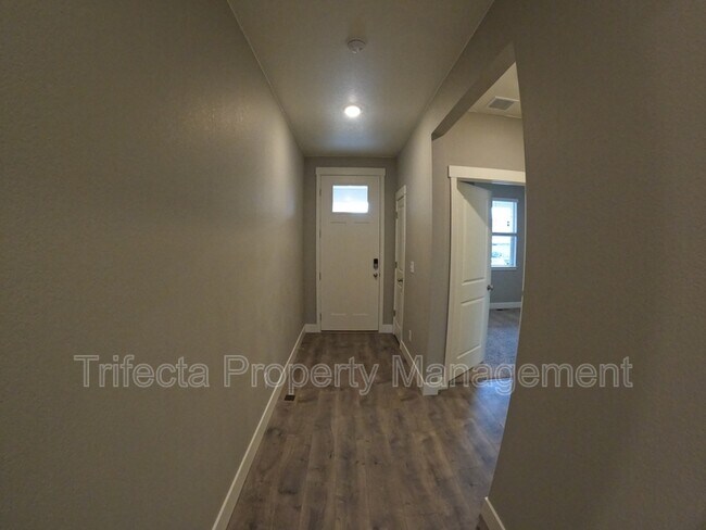 Building Photo - 1938 Raindrop Dr