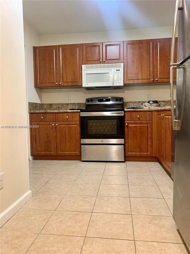 Building Photo - 529 E Sheridan St