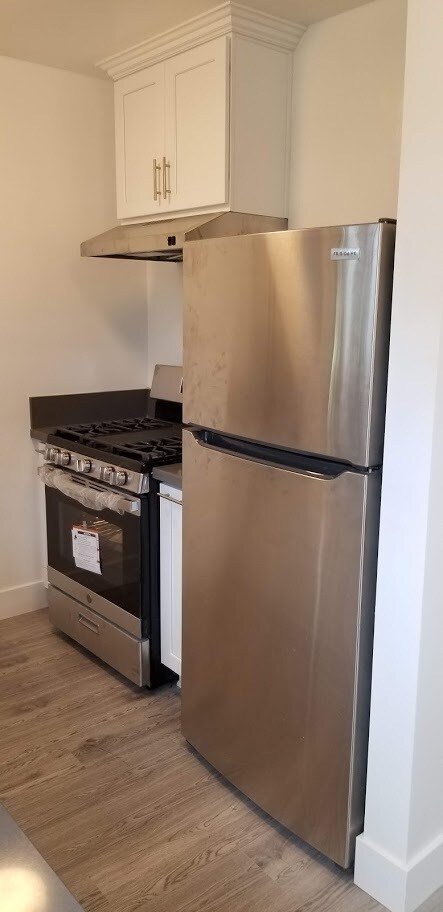 Building Photo - 13002 Burbank Blvd