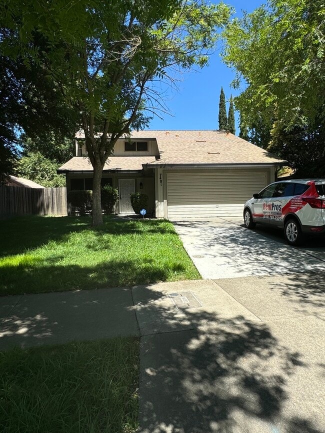 Primary Photo - Beautifully spacious 3 bedroom 2 bath home...