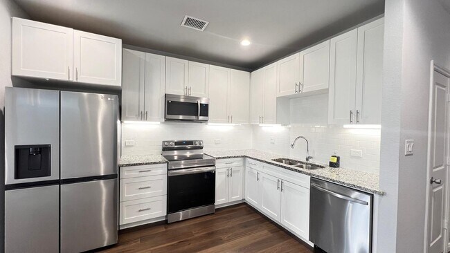 Building Photo - 4922 Dalhart Dr