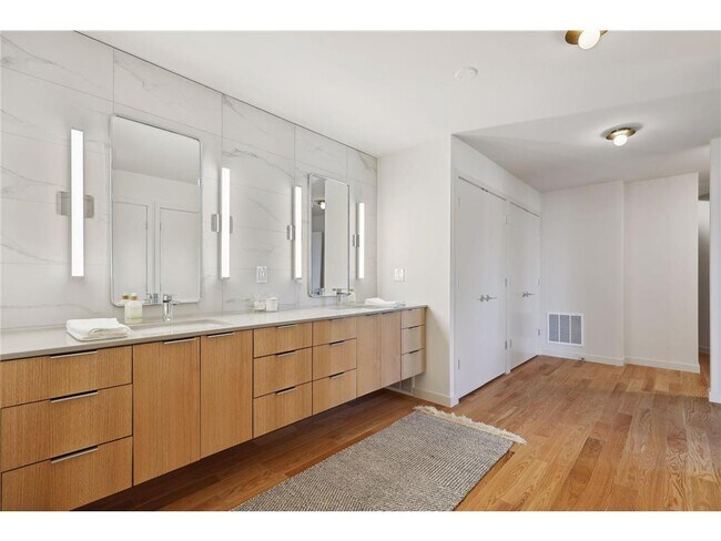 Building Photo - 1225 La Salle Ave