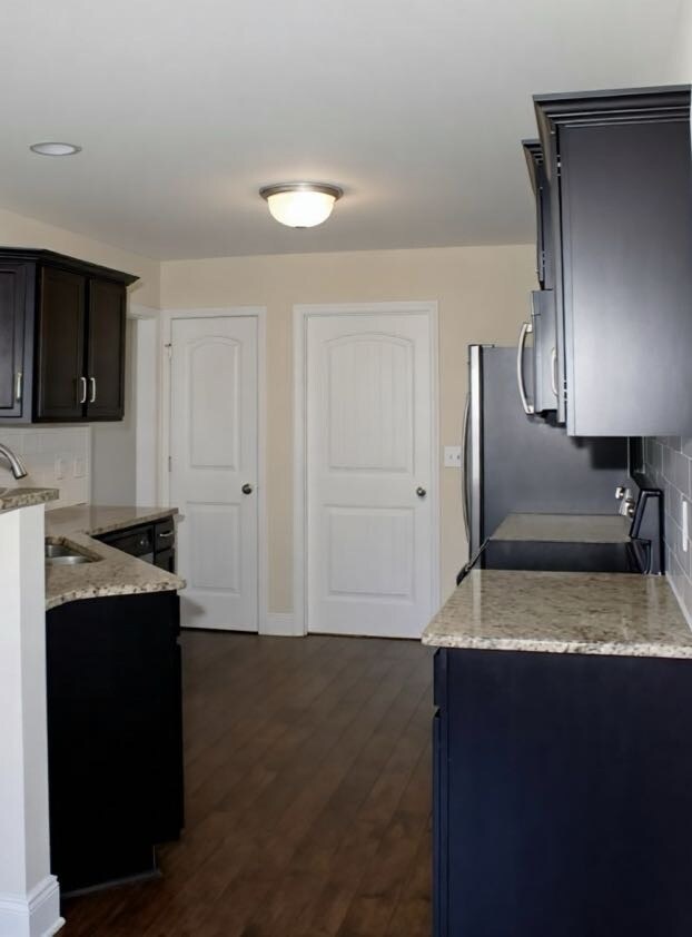 Building Photo - 1275 Eagle's View Dr