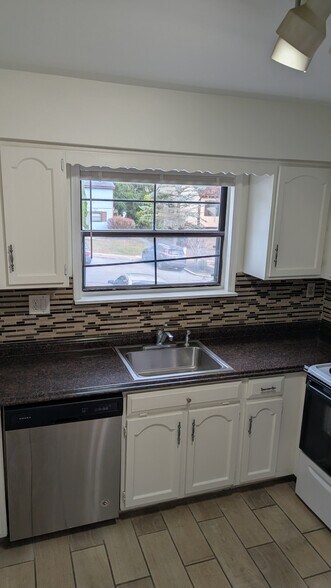 Kitchen - 1718 Redwood Ct