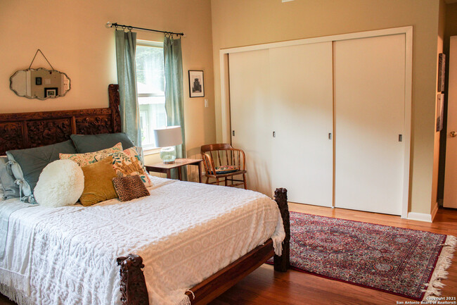 Building Photo - 539 Woodcrest Dr