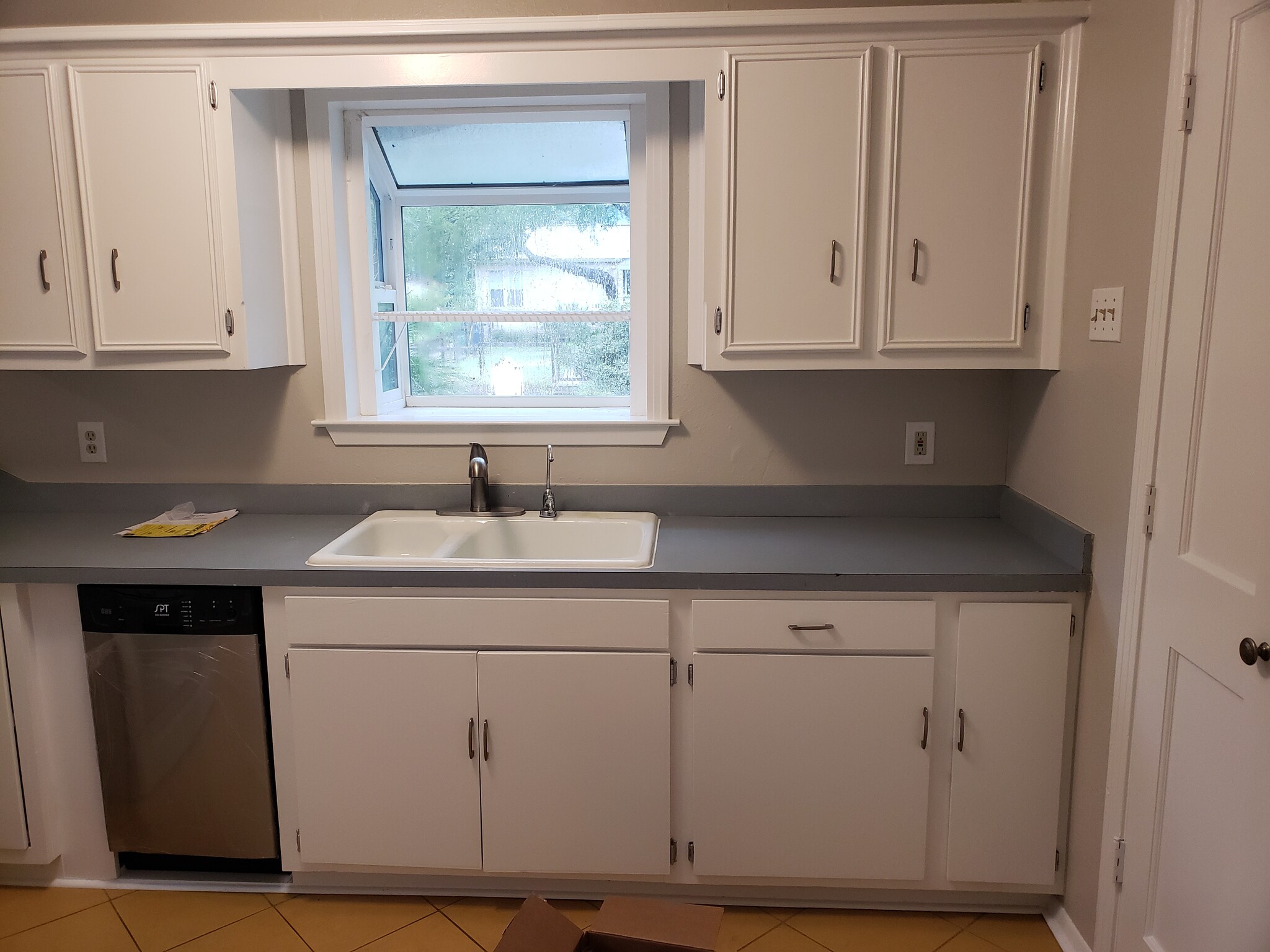 Refreshed cabinets and recent stainless steel appliances. - 3209 Merrie Lynn Ave