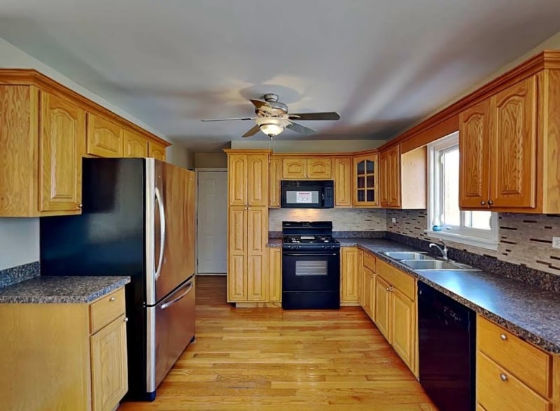 Building Photo - 7641 S Oconto Ave