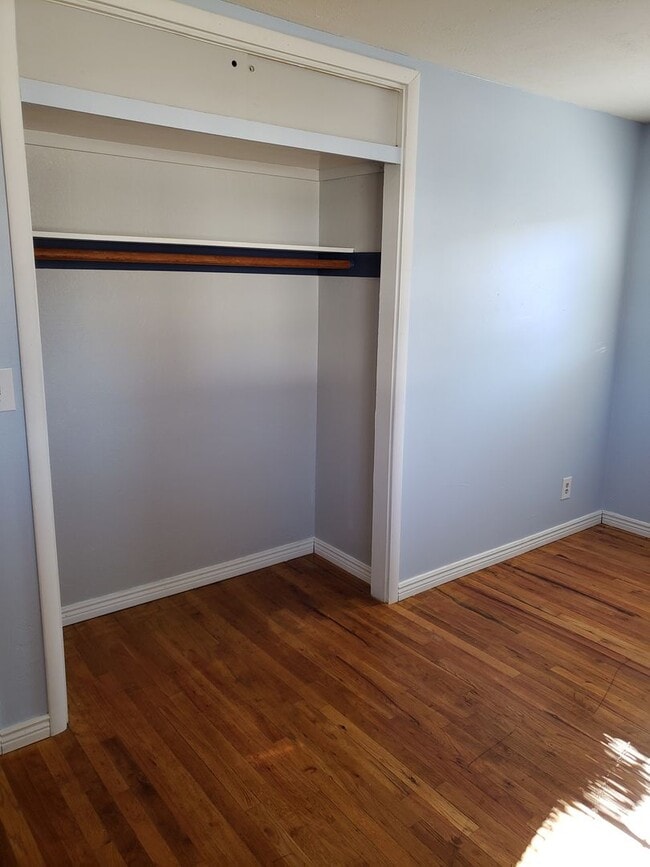 Building Photo - 3 bedroom 1 bath *****Great location!