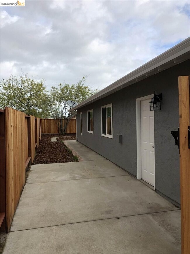 Building Photo - 1740 Gateway Dr