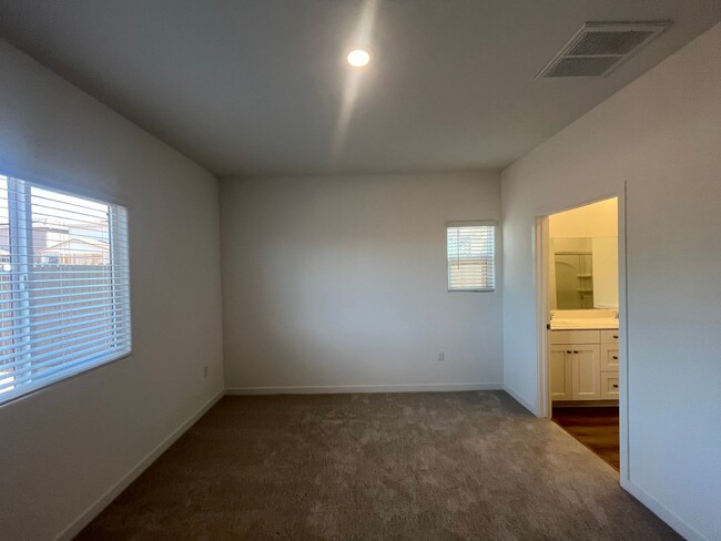 Building Photo - 12663 Ironbow Wy