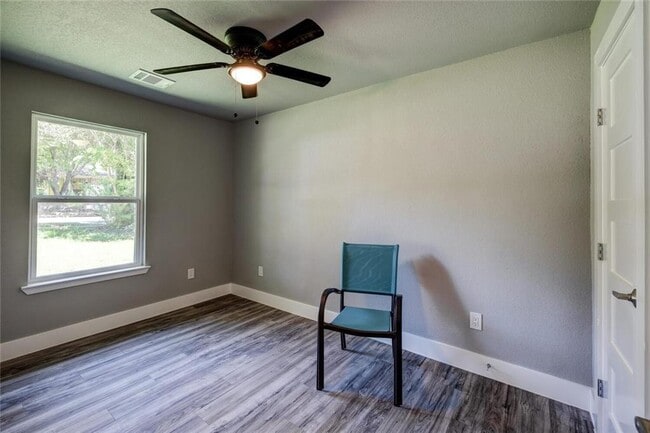 Building Photo - 2321 Lakehurst Dr