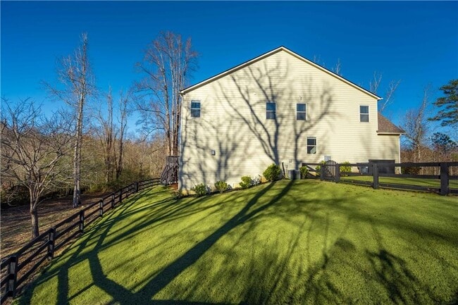 Building Photo - 5875 Chestnut Dr