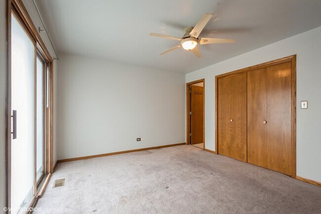 Building Photo - 7411 N Claremont Ave