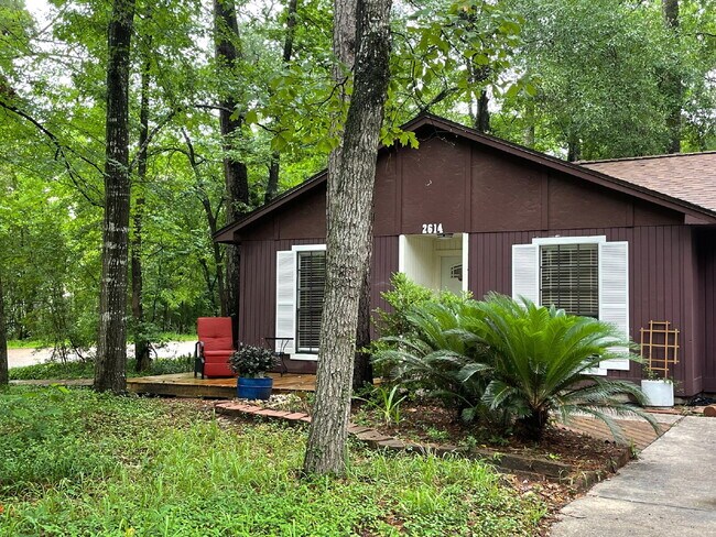 Building Photo - LOVELY ONE STORY wooded-lot home in the heart of The Woodlands.