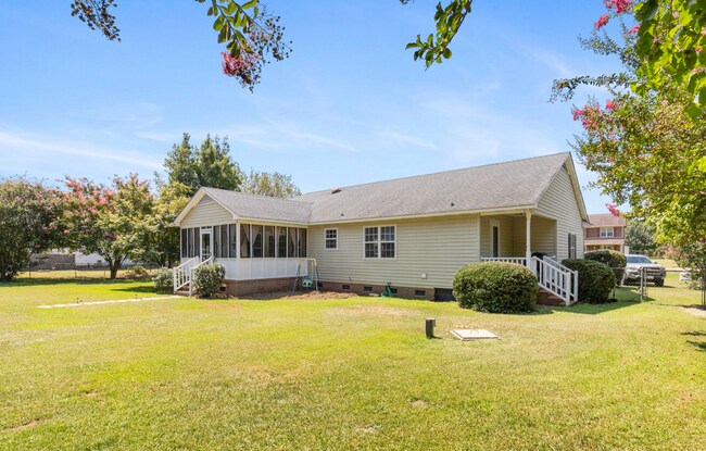 Building Photo - NEW LISTING!!!!!