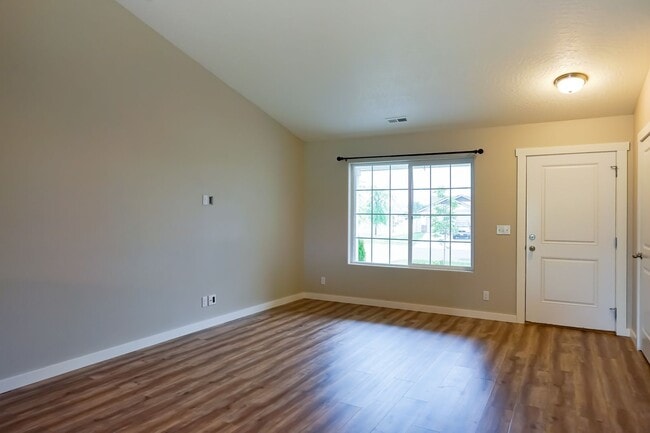 Building Photo - 2636 N Revette St
