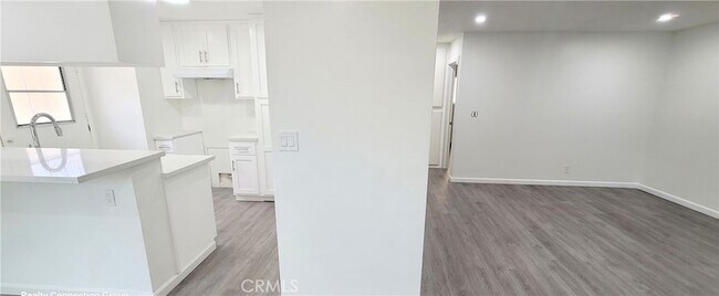 Building Photo - 1417 S Greenwood Ave