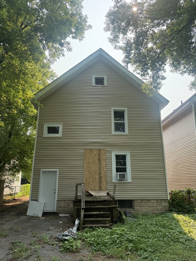 Building Photo - 140 Kenmore Ave